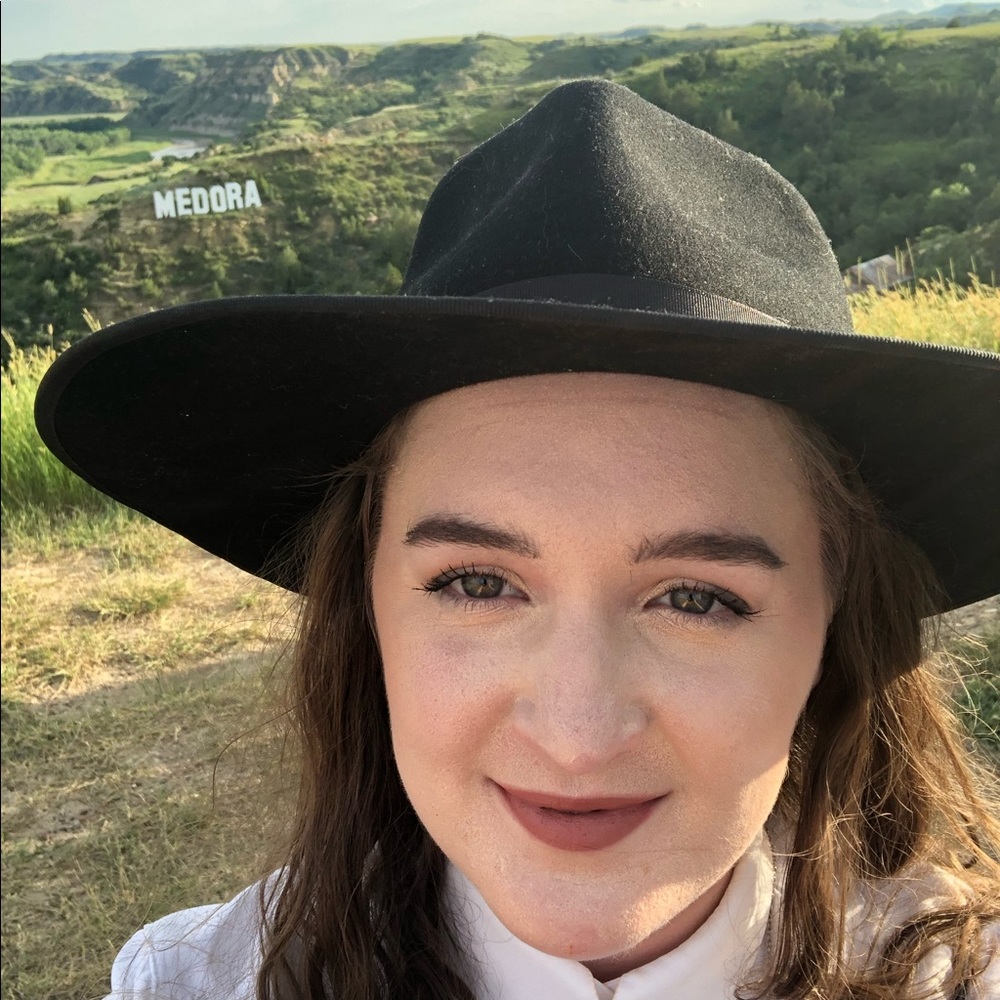 Meet your Posher, Caroline